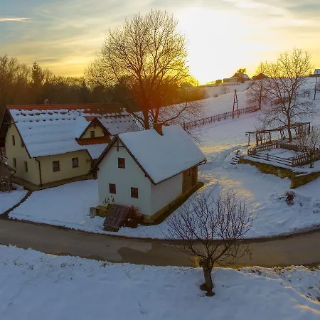 Tourist Farm Rajsp Feriegård